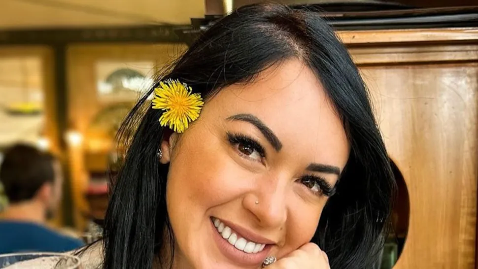 Imaray Ulloa in Bathing Suit Says “Find the Two Mistakes” — Celebwell