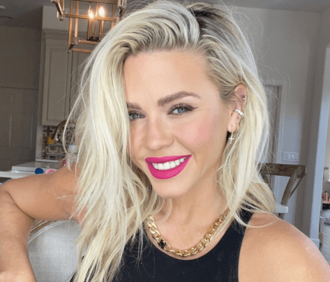 Jess Southern in Bathing Suit Does “Florida Style Fall”