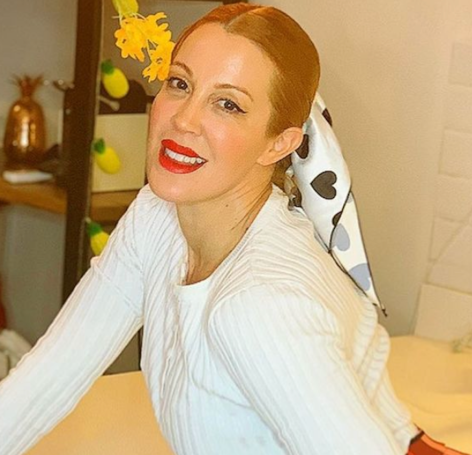 Miriam Lanzoni in Bathing Suit Enjoys “Minutes of Relaxation”
