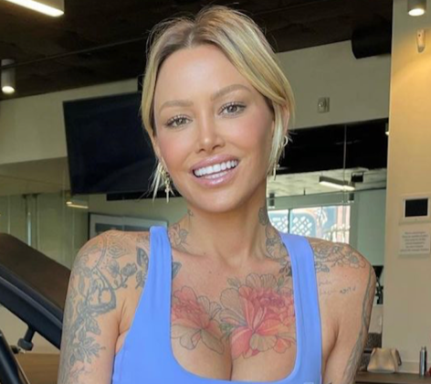 Tina Louise in Bathing Suit Says “Stay Golden”