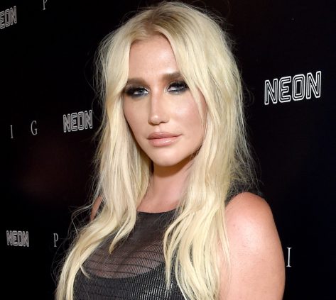 Kesha in Bathing Suit Top Offers to "Spill the Tea"