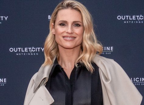 Michelle Hunziker in Bathing Suit Says “Buongiorno!”