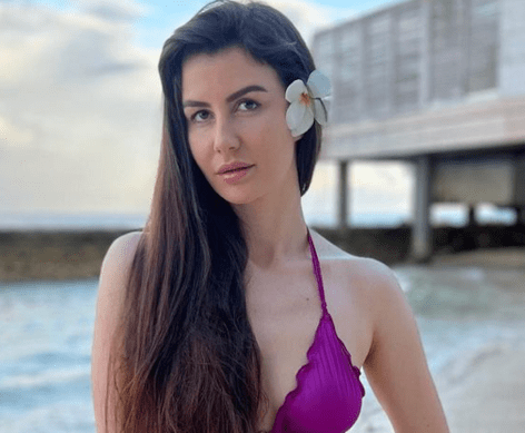 Giorgia Andriani in Bathing Suit Says "The Heart is Alive"