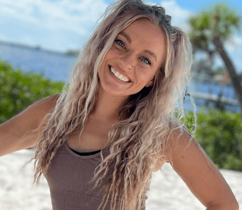 Mackenzie McKee in Bathing Suit Shares Photo of “Blind Leading the Blind”