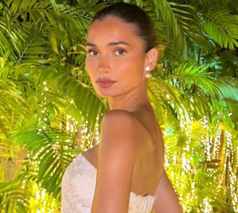 Pia Mia in Bathing Suit Shares a Beachy Selfie