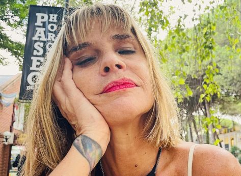Fabiana Cantilo in Bathing Suit Says “Thank You Universe”