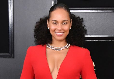 Alicia Keys in Bathing Suit Has "Aquarius Energy"