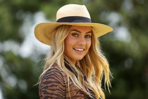 Elyse Knowles in Bathing Suit is “Very, Very Grateful”