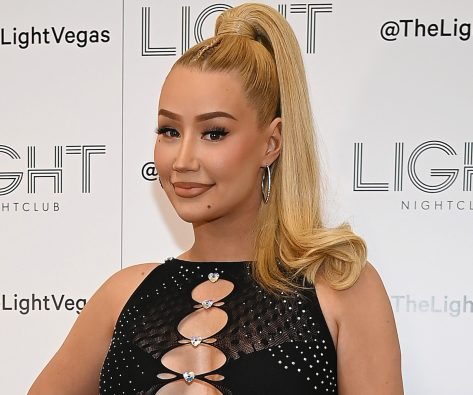 Iggy Azalea in Bathing Suit Says "I Heard You Were Lookin For Me…"