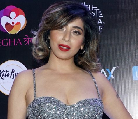 Neha Bhasin in Bathing Suit is “Cheezy”