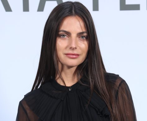 Kelly Piquet in Bathing Suit is “Dreaming”