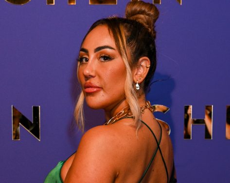 Sophie Kasaei in Bathing Suit Has “First Holiday for 2023 Booked”