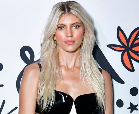 Devon Windsor in Bathing Suit Say "I've Got the Blues for You"