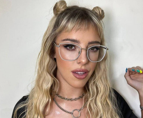 Nati Jota in Bathing Suit Shares a Beach Selfie