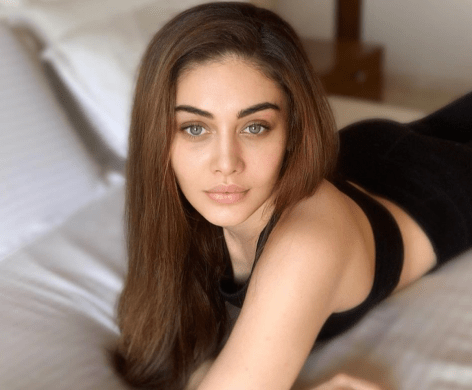 Shefali Jariwala in Bathing Suit is “Feeling Sandy”