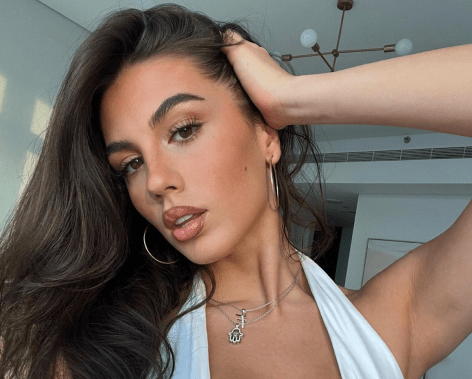 Sophia Peschisolido in Bathing Suit Says “Swipe Left”
