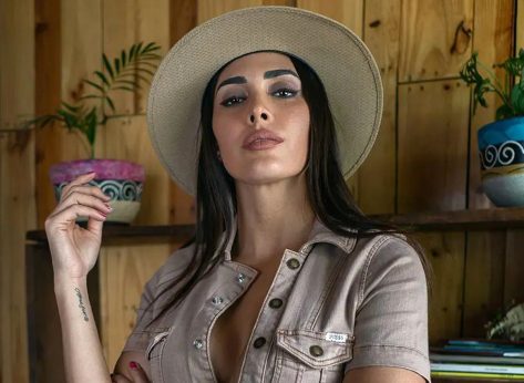Macky González in Bathing Suit Says “Until Next Look”