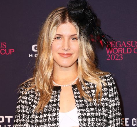 Genie Bouchard in Bathing Suit is "Celebrating" With Twin