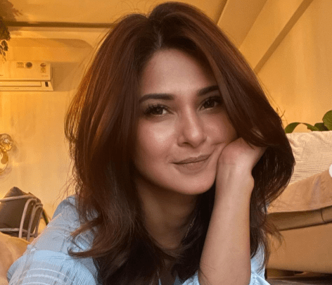 Jennifer Winget in Bathing Suit Enjoys “Golden Skies”