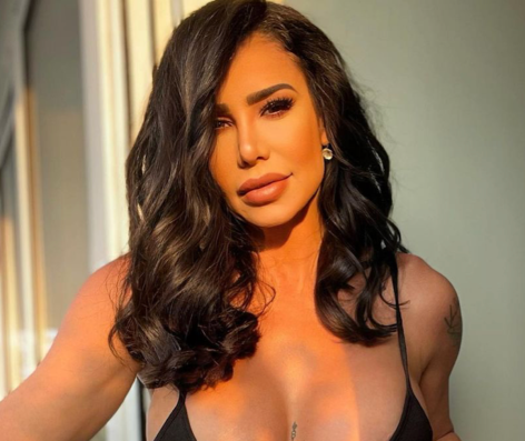 Lis Vega in Bathing Suit Says “Put Love in the Universe”