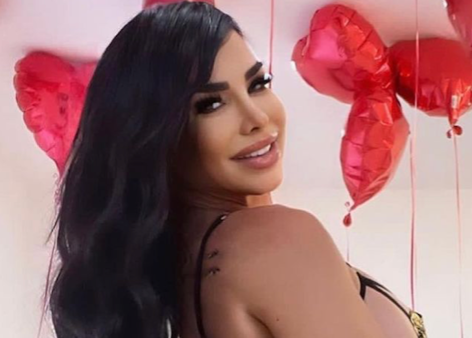 Lis Vega in Bathing Suit Enjoys “My Life”