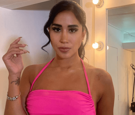 Melissa Paredes in Bathing Suit Says “We Love the Sun”