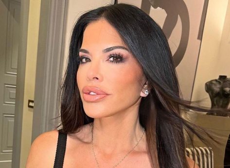 Lauren Sanchez in Bathing Suit Has “Lots of Laughs”