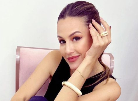 Luli Fernández in Bathing Suit Says “Coffee Yes or No”