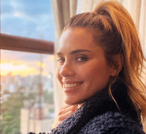 Carolina Dieckmann in Bathing Suit is “a Fan”