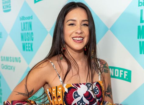 Denise Rosenthal in Bathing Suit Says “I Have a Gift”