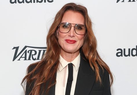 Brooke Shields in Bathing Suit Has “Fun in the Sun”