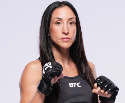 Jessica Penne in Bathing Suit Says “It’s Fight Week”
