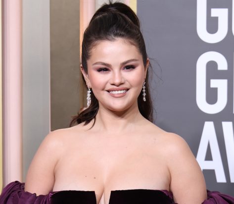 Selena Gomez in Bathing Suit Shares "Blondie" Selfie 