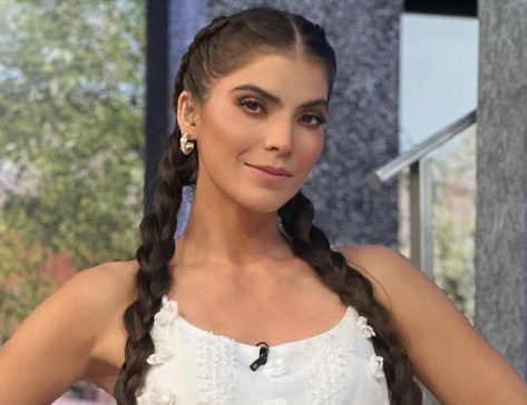 Esmeralda Ugalde in Bathing Suit Says “Happy Monday”