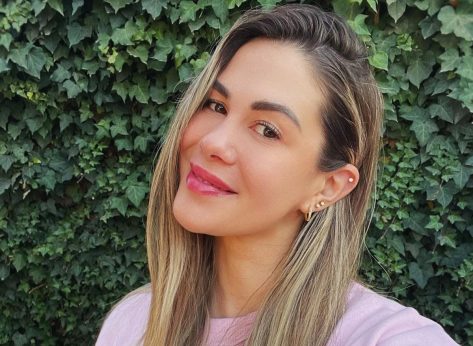Laura Prieto in Bathing Suit Says “Vino Terapia”