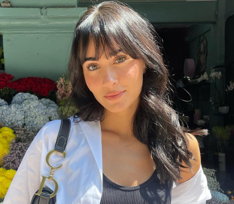 Aitana in Bathing Suit Says “I Love You”