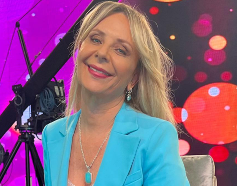 Evelyn Von Brocke in Bathing Suit Honors “Love, Friends and Family”