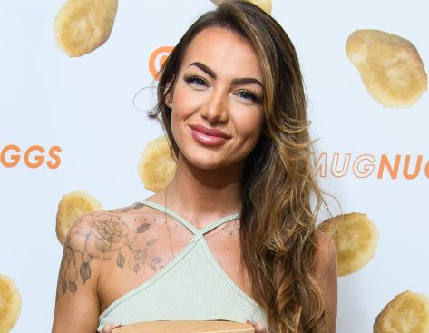 Abigail Rawlings in Bathing Suit Shares “Random Photos”