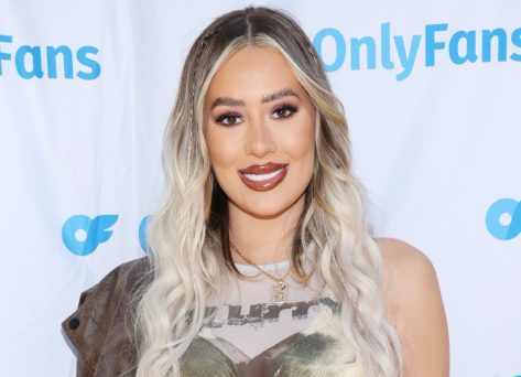 Demi Sims in Bathing Suit Does “3023”