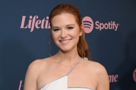 Sarah Drew in Bathing Suit Says “Oh to be on Vacation”