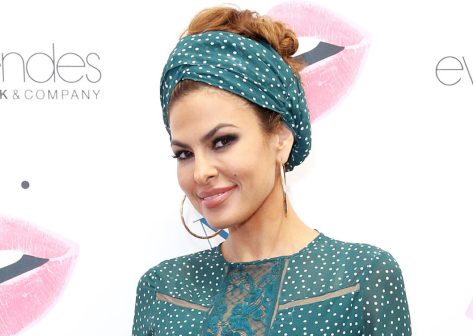 Eva Mendes in Bathing Suit Says “This Cubanita Always Finds el Sol”