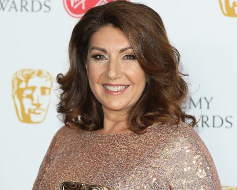 Jane McDonald in Bathing Suit Say “I Explore Kenya”