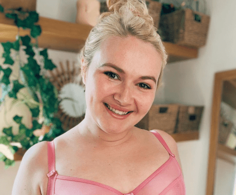 Melissa Suffield in Bathing Suit Asks “Who’s that Girl?”