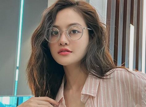 Thùy Anh in Bathing Suit Says “I Have to Play Insta Again”
