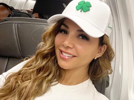 Aleida Núñez in Bathing Suit Says “I’d Choose You”