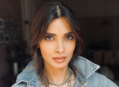 Diana Penty in Bathing Suit Says “Everything is Better in Slo-Mo”