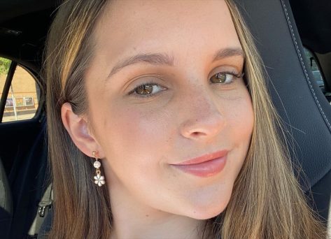 Elle Mulvaney in Bathing Suit Shares “All the Holiday Pics”