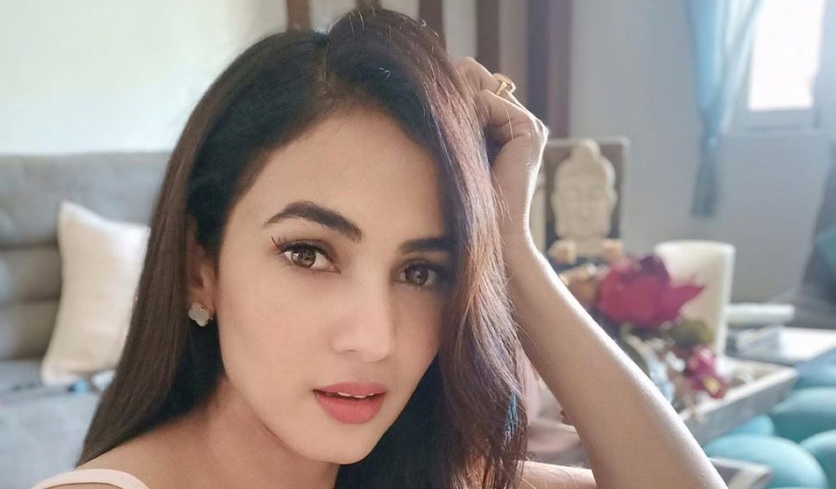 Sonal Chauhan in Bathing Suit is