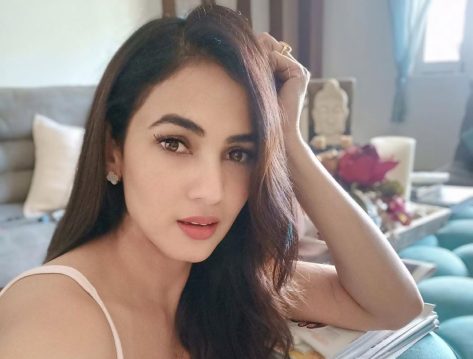 Sonal Chauhan in Bathing Suit is “Always Looking for My Best Angle”