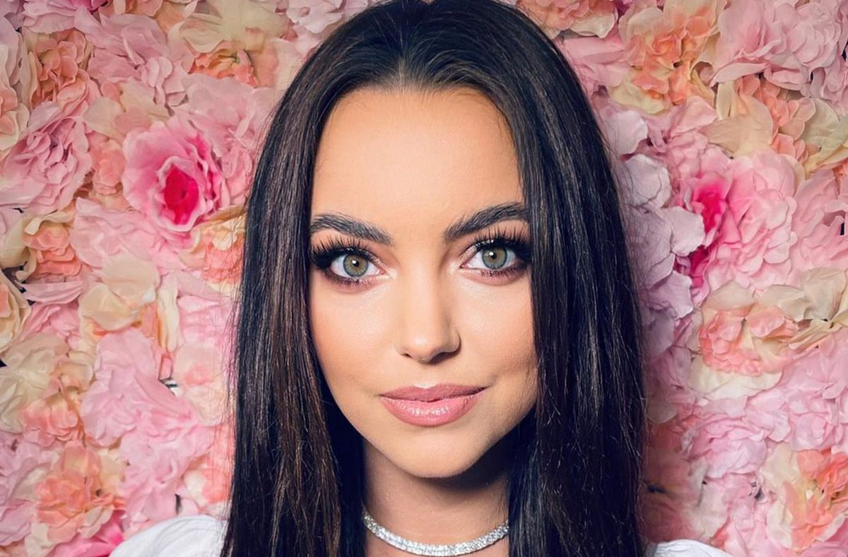 Angelika Żmijewska in Bathing Suit Says